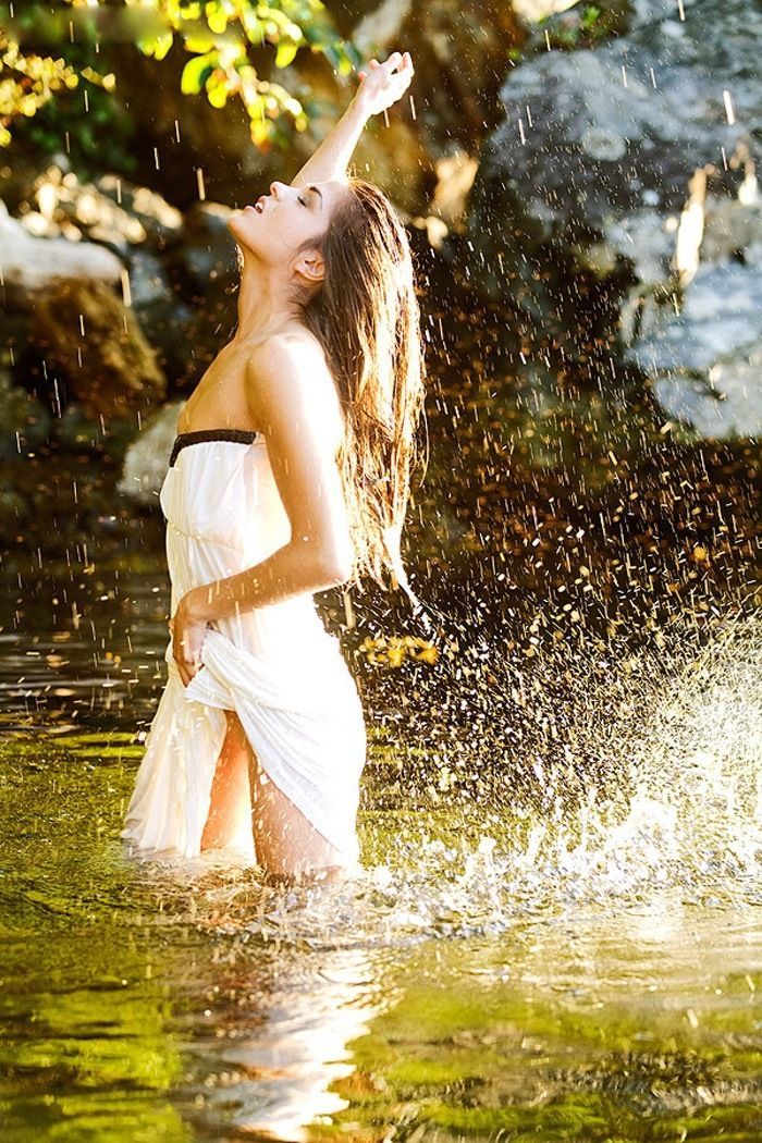 Marie Avgeropoulos in Makati