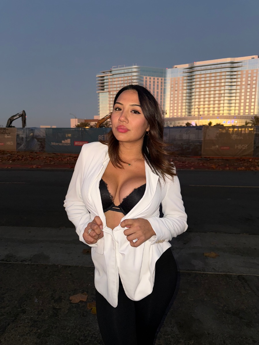 Take a pause and enjoy Ali Cruz — streaming from Makati