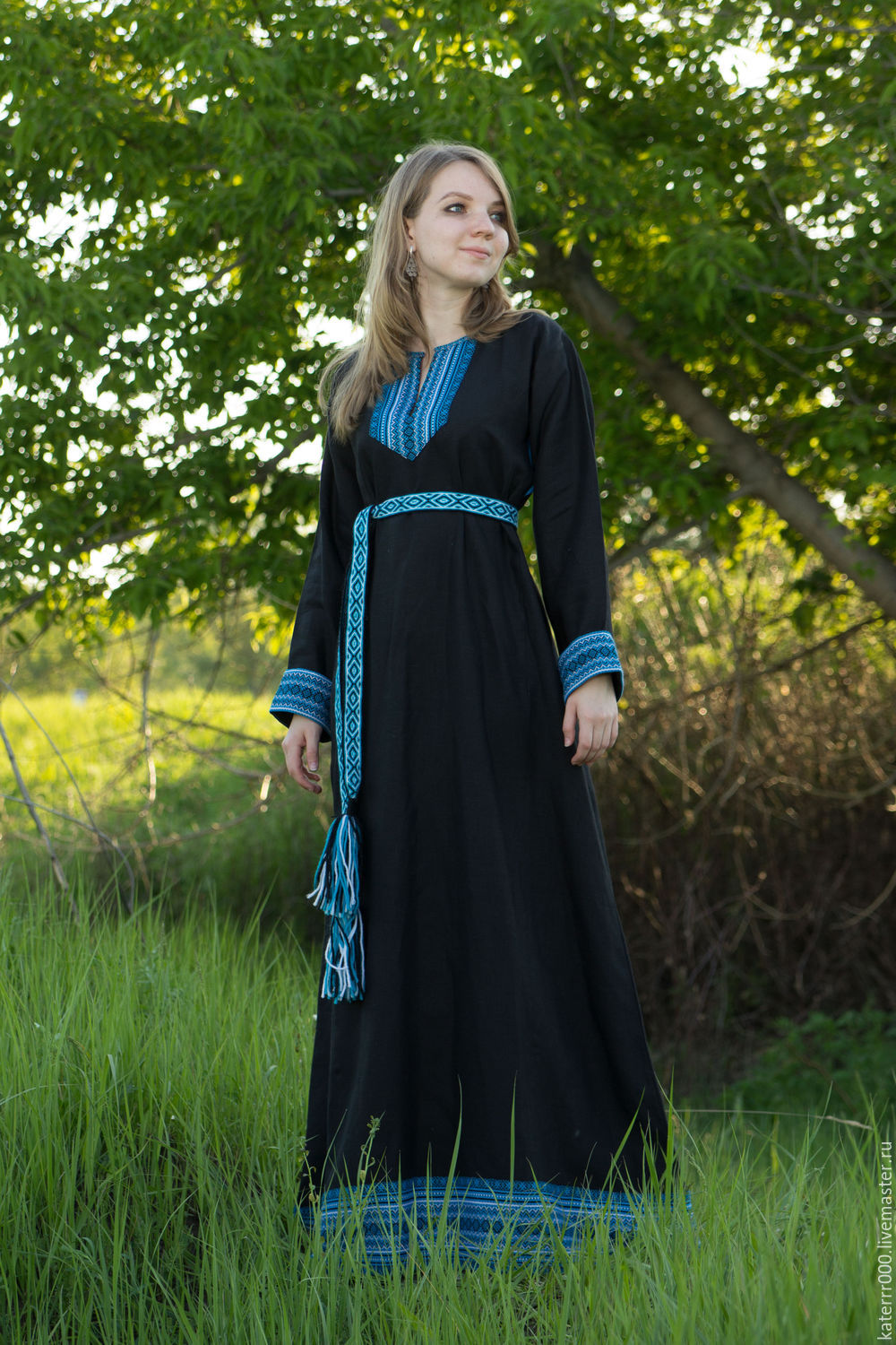 Women in Slavic costumes in Makati